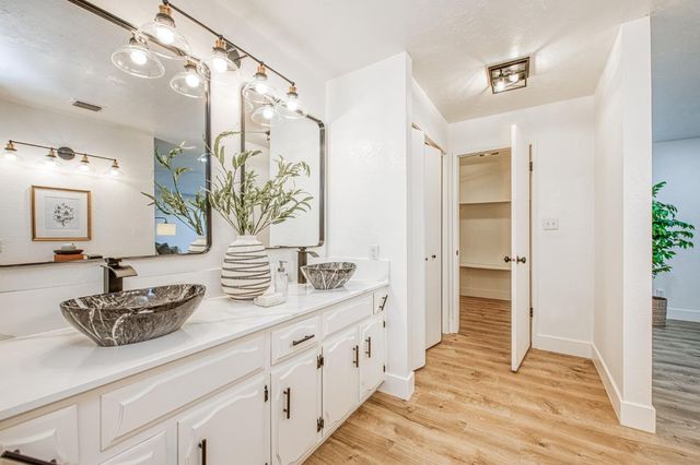 6784 N Valentine Avenue, Fresno, CA 93711