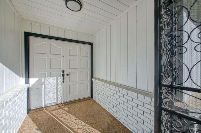 6784 N Valentine Avenue, Fresno, CA 93711