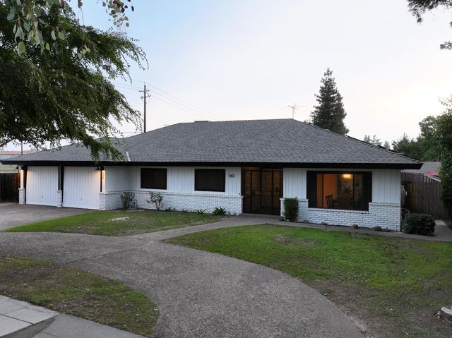 6784 N Valentine Avenue, Fresno, CA 93711