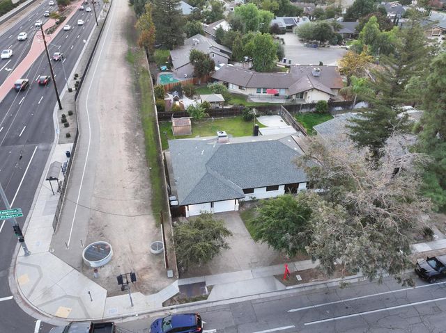 6784 N Valentine Avenue, Fresno, CA 93711