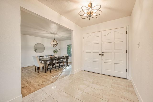 6784 N Valentine Avenue, Fresno, CA 93711