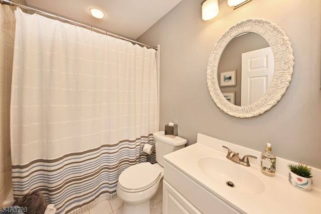 8 Hunter Rd 8, North Haledon Boro, NJ 07508