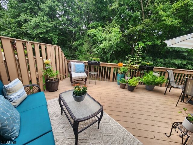 8 Hunter Rd 8, North Haledon Boro, NJ 07508