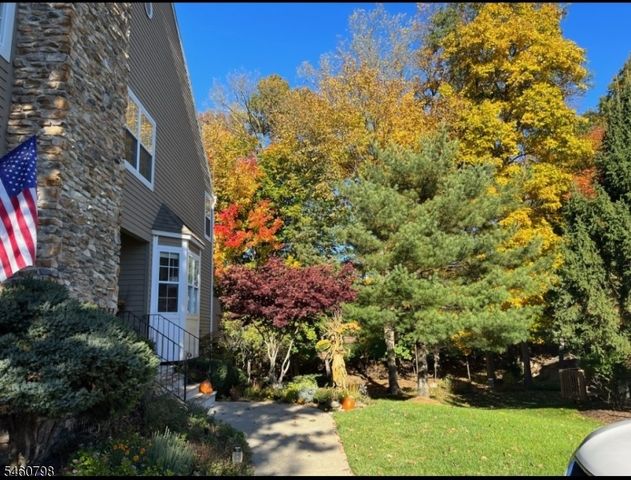 8 Hunter Rd 8, North Haledon Boro, NJ 07508