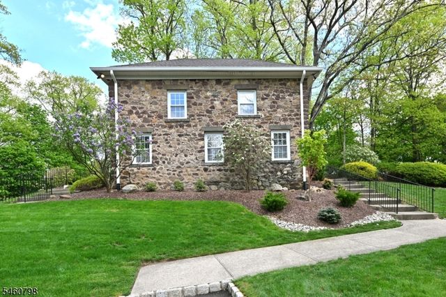 8 Hunter Rd 8, North Haledon Boro, NJ 07508