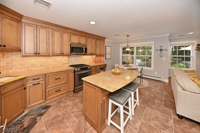 8 Hunter Rd 8, North Haledon Boro, NJ 07508