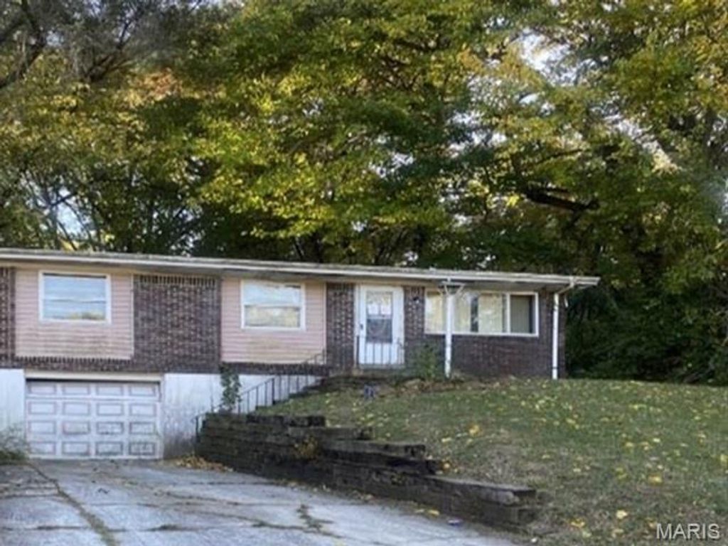 7416 Blanding Drive, St Louis, MO 63135