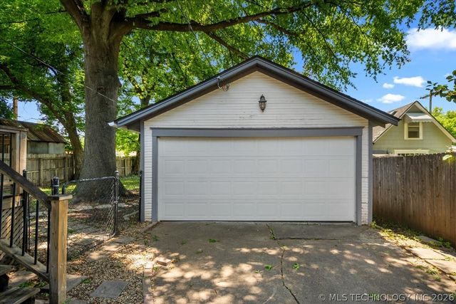 1625 S Troost Avenue, Tulsa, OK 74120