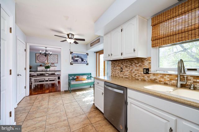 352 SADDLEBROOK DR, Wernersville, PA 19565