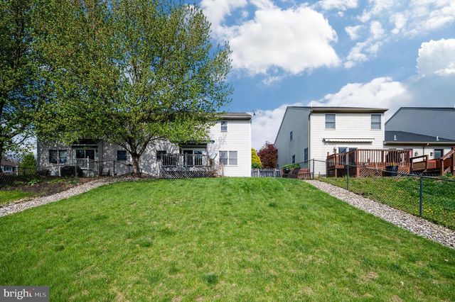 352 SADDLEBROOK DR, Wernersville, PA 19565