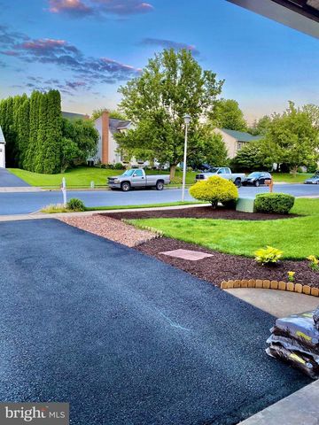 352 SADDLEBROOK DR, Wernersville, PA 19565
