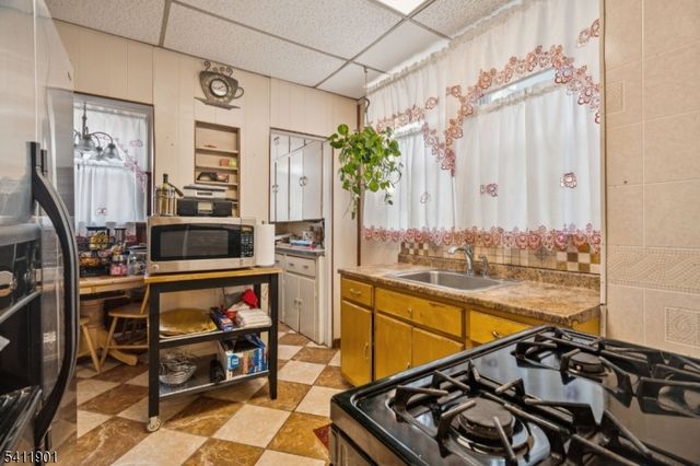 7 Wolf Pl, Irvington Twp., NJ 07111