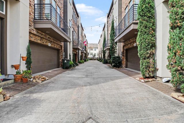 715 Hartman Street, Houston, TX 77007