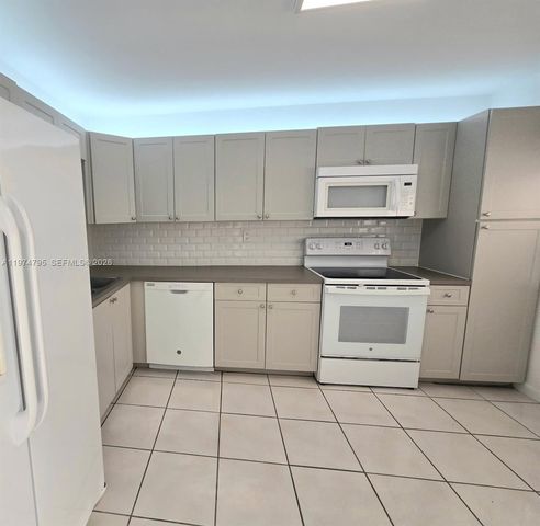 15081 SW 127th Ct, Miami, FL 33186