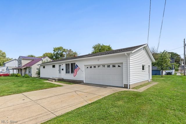 1902 Root Avenue NE, Canton, OH 44705