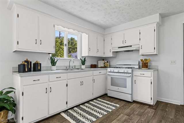 1902 Root Avenue NE, Canton, OH 44705