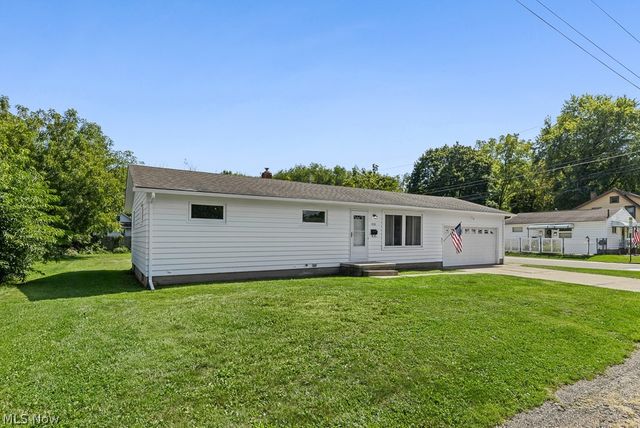 1902 Root Avenue NE, Canton, OH 44705