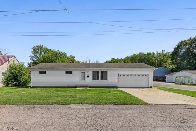 1902 Root Avenue NE, Canton, OH 44705