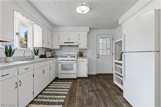 1902 Root Avenue NE, Canton, OH 44705