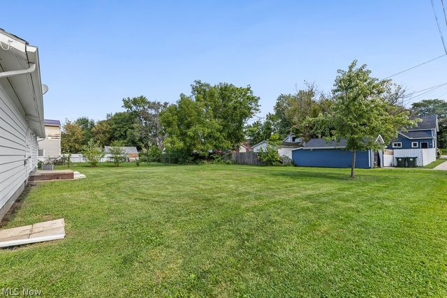 1902 Root Avenue NE, Canton, OH 44705
