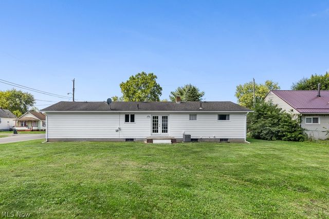 1902 Root Avenue NE, Canton, OH 44705