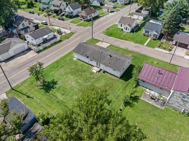 1902 Root Avenue NE, Canton, OH 44705