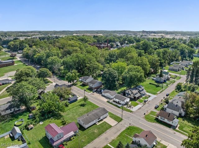 1902 Root Avenue NE, Canton, OH 44705