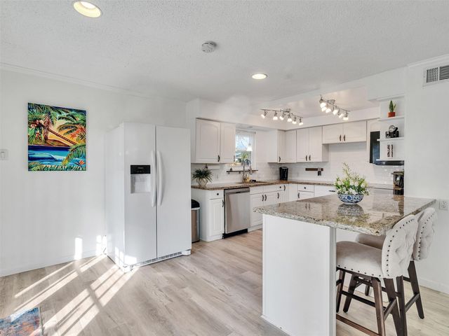 13707 Pirates Beach Boulevard, Galveston, TX 77554