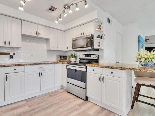 13707 Pirates Beach Boulevard, Galveston, TX 77554