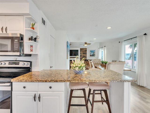 13707 Pirates Beach Boulevard, Galveston, TX 77554