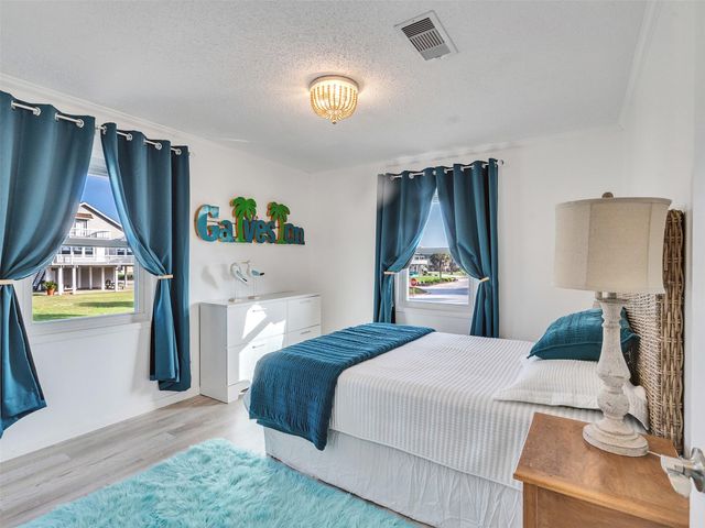 13707 Pirates Beach Boulevard, Galveston, TX 77554