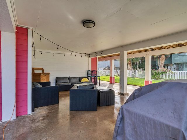 13707 Pirates Beach Boulevard, Galveston, TX 77554