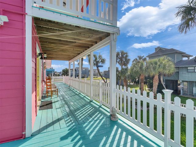 13707 Pirates Beach Boulevard, Galveston, TX 77554