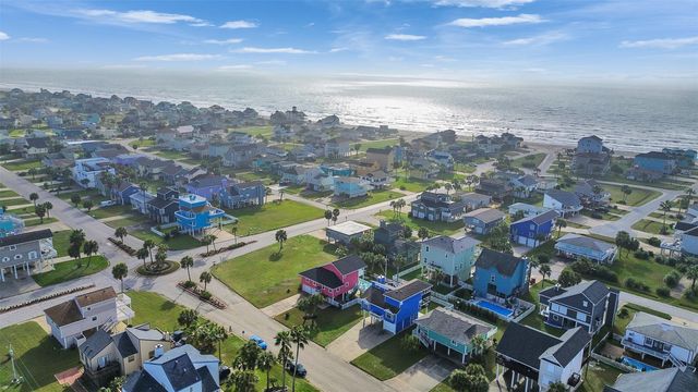 13707 Pirates Beach Boulevard, Galveston, TX 77554