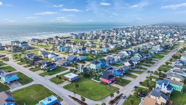 13707 Pirates Beach Boulevard, Galveston, TX 77554