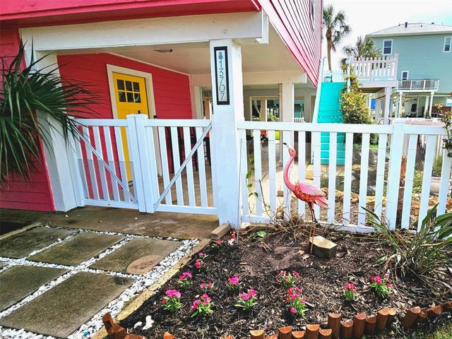 13707 Pirates Beach Boulevard, Galveston, TX 77554