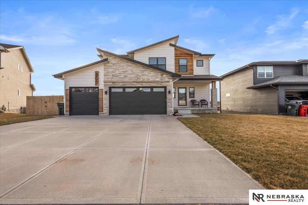 305 OTOE Drive, Yutan, NE 68073