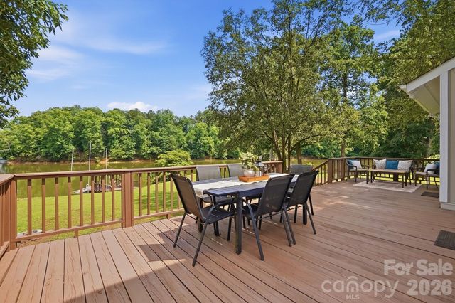 204 Bay Shore Drive, Belmont, NC 28012