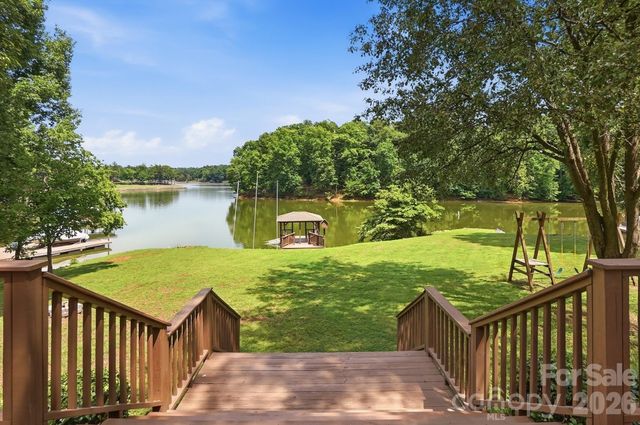 204 Bay Shore Drive, Belmont, NC 28012