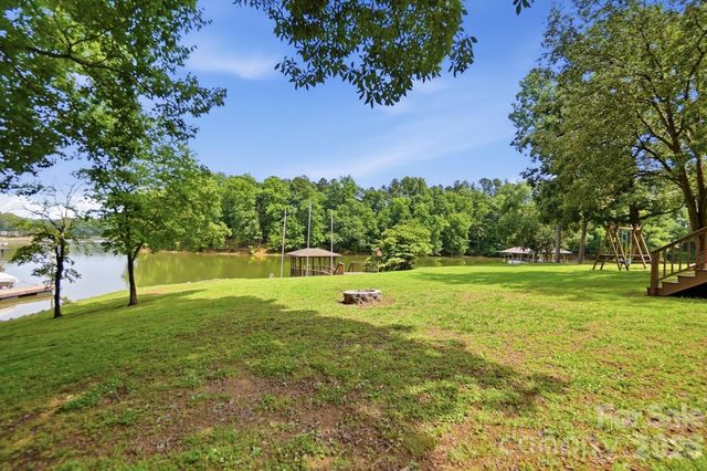 204 Bay Shore Drive, Belmont, NC 28012