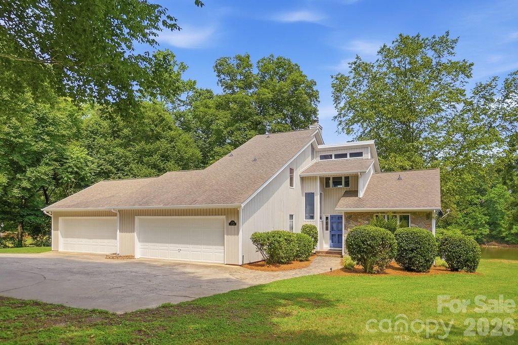 204 Bay Shore Drive, Belmont, NC 28012