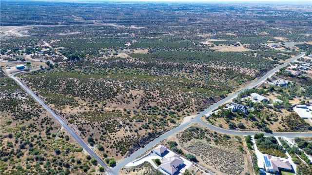 2 Landover, Oak Hills, CA 92344