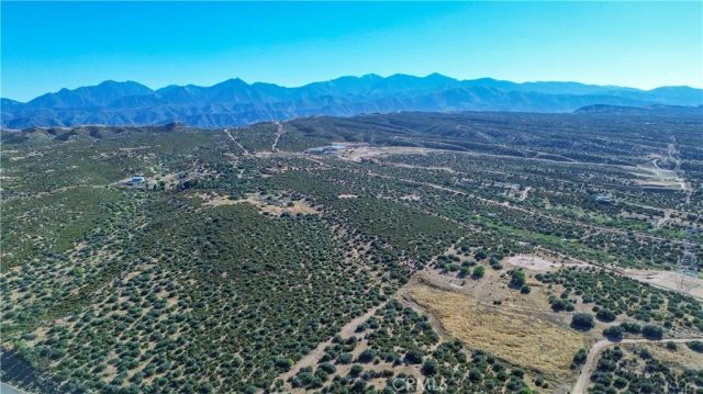 2 Landover, Oak Hills, CA 92344