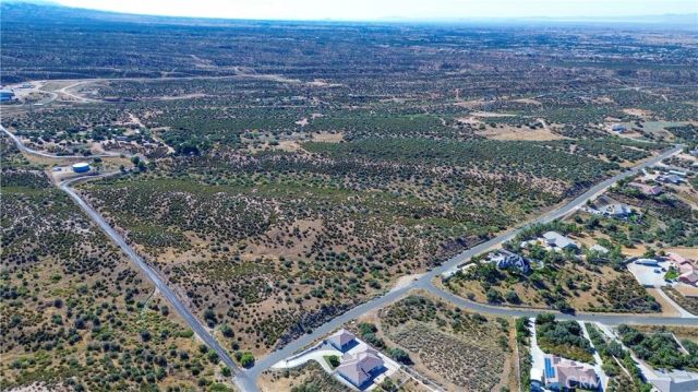 2 Landover, Oak Hills, CA 92344