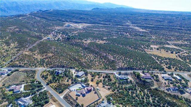 2 Landover, Oak Hills, CA 92344