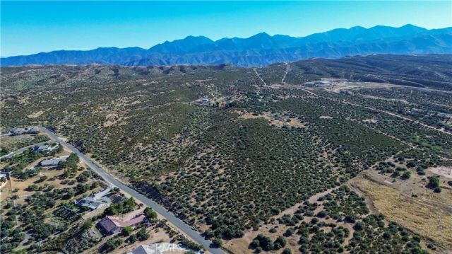 2 Landover, Oak Hills, CA 92344