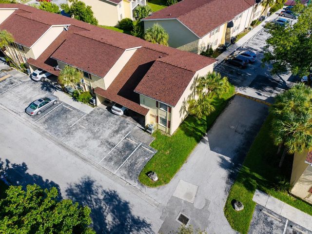 7535 ABONADO ROAD B, Tampa, FL 33615