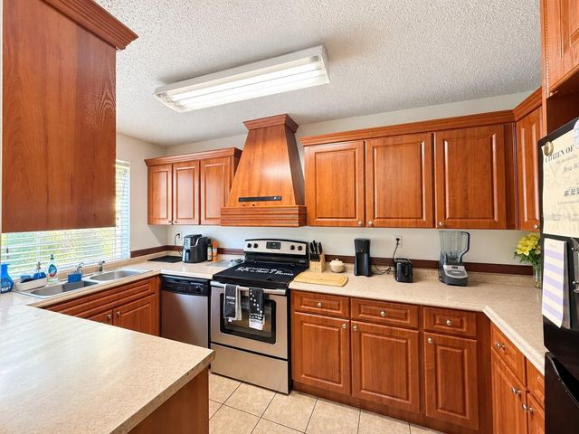 7535 ABONADO ROAD B, Tampa, FL 33615