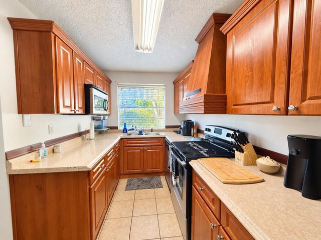 7535 ABONADO ROAD B, Tampa, FL 33615