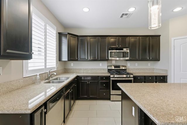23 White Alder Drive, Bakersfield, CA 93314
